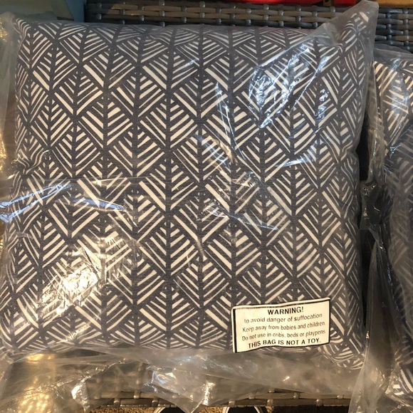 throw pillows - Picture 3 of 3